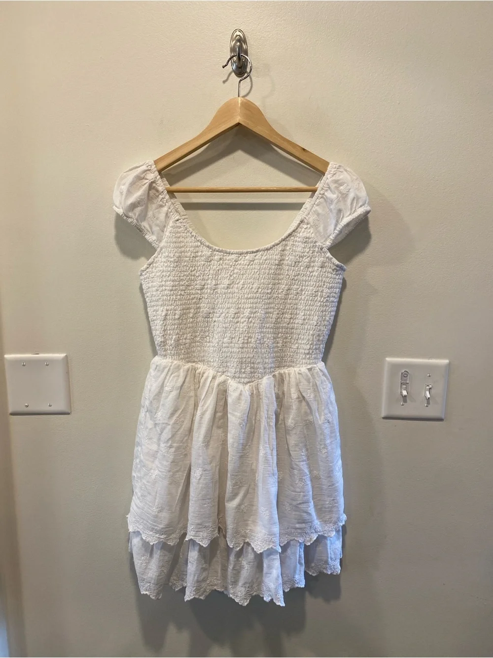 American Eagle Short Embroidered Honeycomb Dress Puff Sleeves sz medium smocked